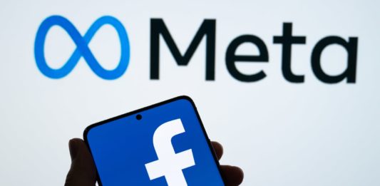 Facebook skúma možnú aplikáciu blockchainu.